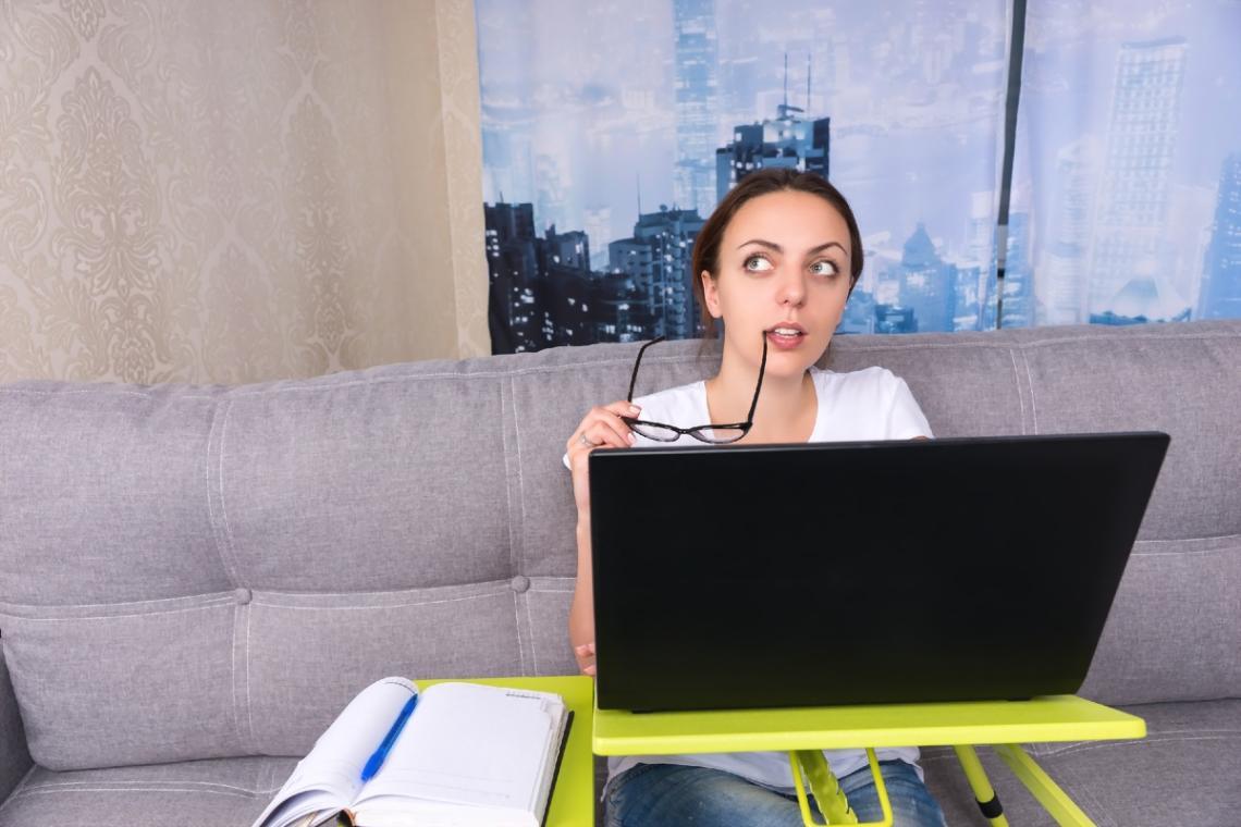 Teilnehmerin analysiert Unternehmen selbstständig